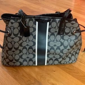 Excellent condition black Coach pocketbook